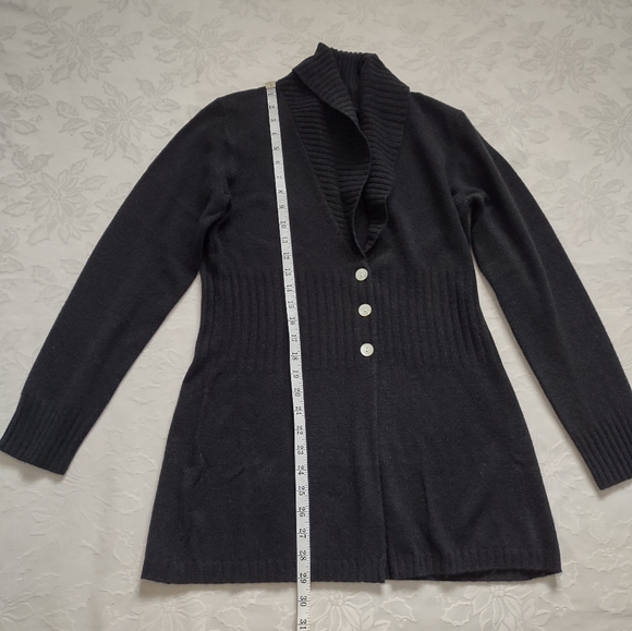 New 🎀 100% cashmere shawl collar cardigan pearlescent buttons - Picture 5 of 11